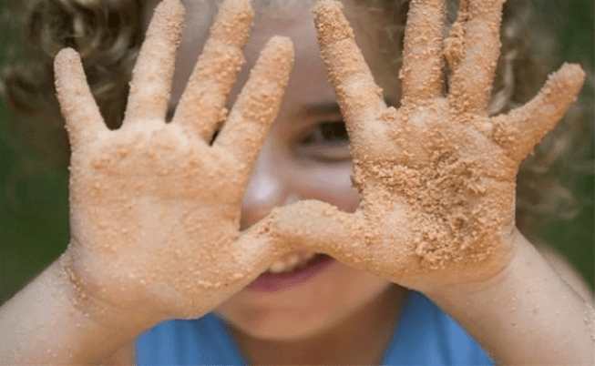 parasite infection through dirty hands